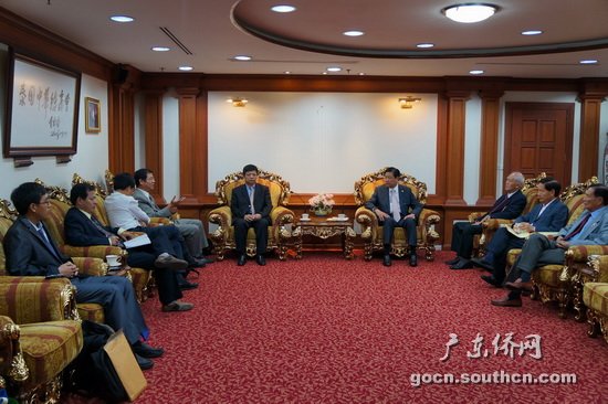 调研团在泰国中华总商会座谈